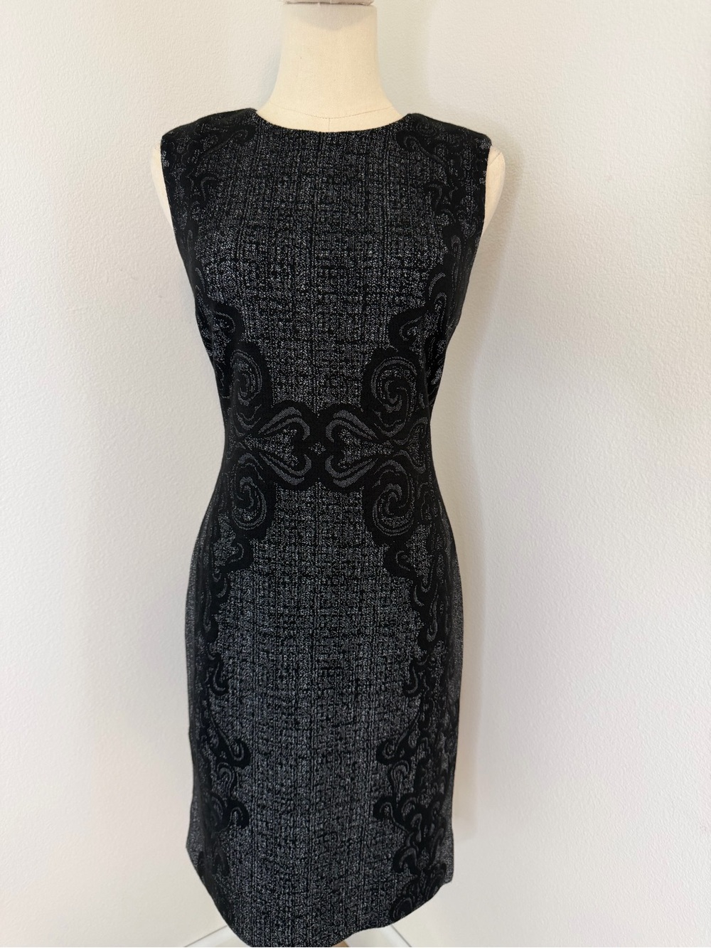 Diane Von Furstenberg NWT Black and Charcoal Fitted Sheath Dress Size 4 - Picture 2 of 8